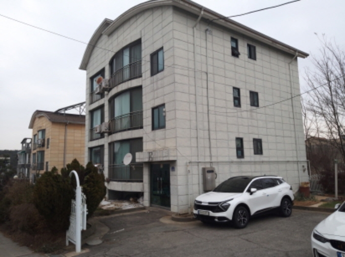 * 본건 목적물 3. 및 지상 제시외건물 전경