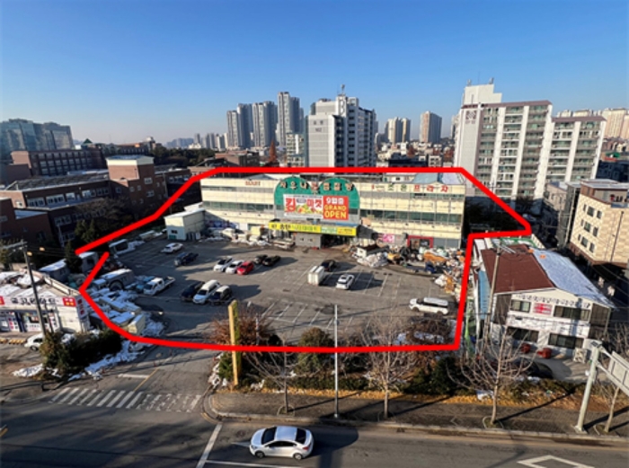 <본건 동측에서 촬영>