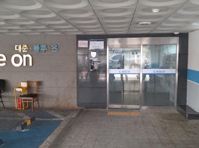 * 본건 목적물 소재 건물 전경(공동출입구)