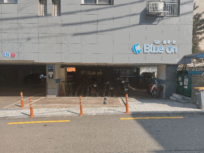 본건 - 출입구 전경