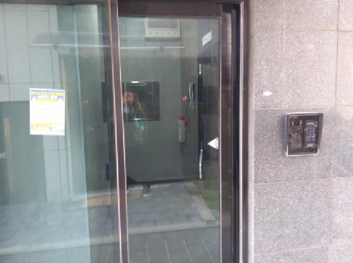 * 본건 목적물 전경(1층 출입구)