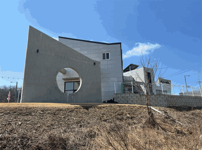 <기호(3)건물 동측에서 촬영>
