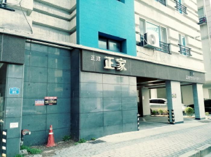 * 공동출입구 전경