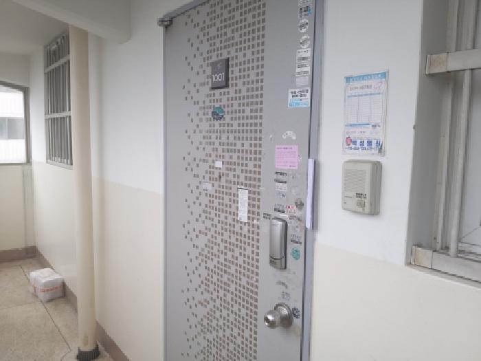 * 본건 목적물 1001호 현관문 전경