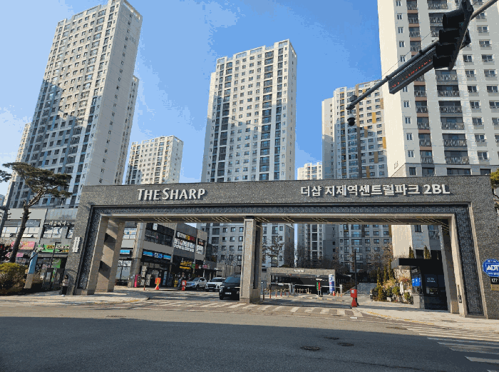 <단지 출입구 전경>