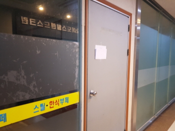 비06-1호 출입문