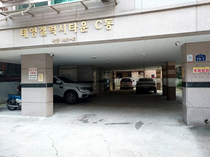 기호(1):1층주차장 및 공용출입구