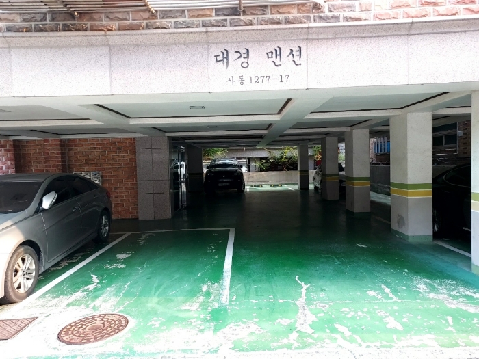기호(3):1층주차장 및 공용출입구