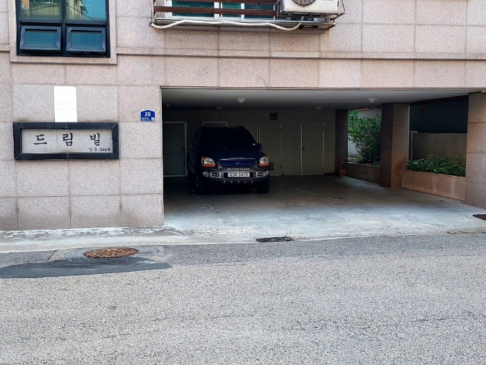 기호(5):1층주차장 및 공용출입구