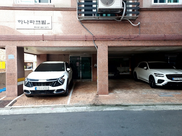 기호(7):1층주차장 및 공용출입구