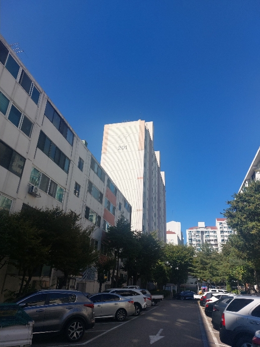 본건 아파트 단지 전경