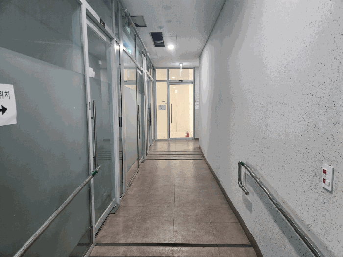 본건물 1층 복도