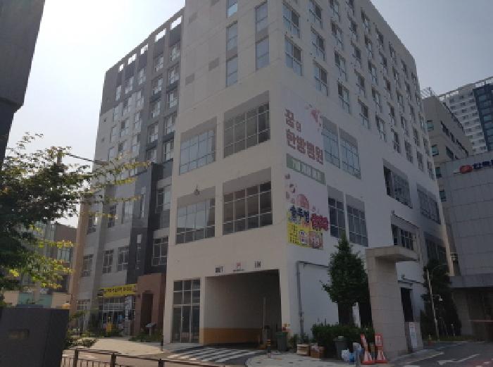 건물 전경