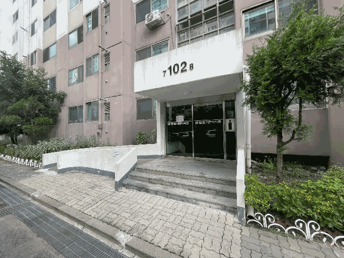 1층 공동 현관문