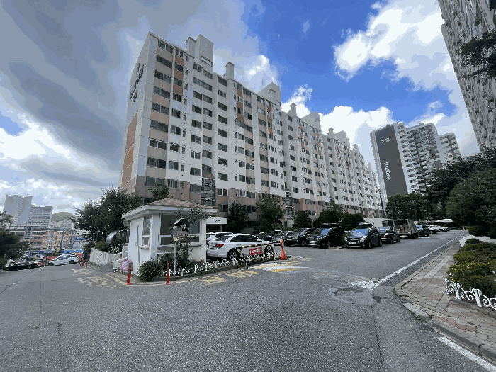 본건 소재 102동 전경