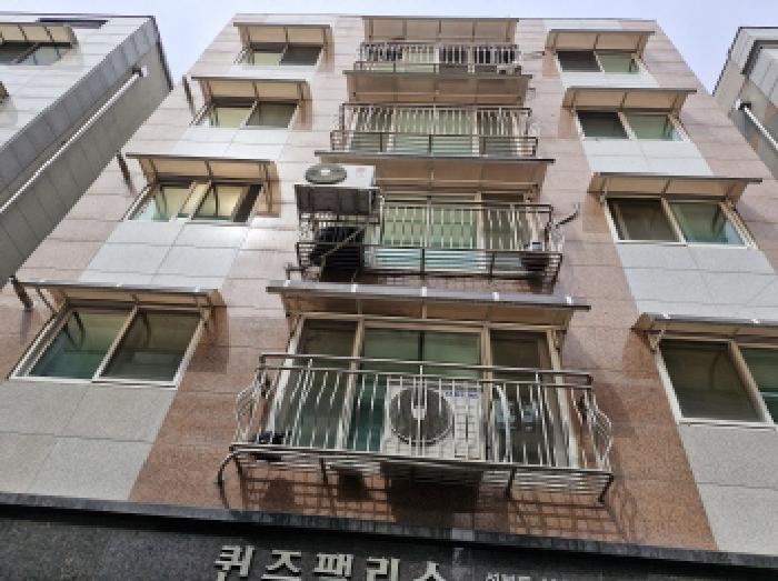 건물 전경