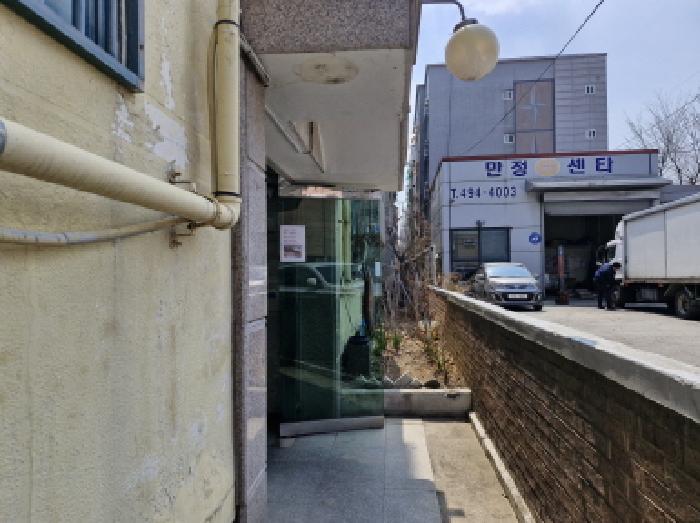 공동 출입문