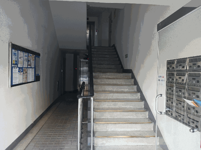 출입구 내부 통로