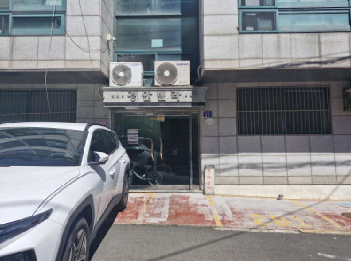 공동 출입문