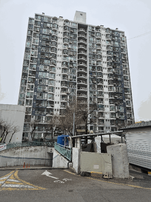 한양3차산호아파트 102동 전경- 북동측에서 촬영