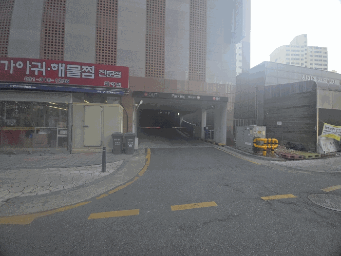 주차장 출입구