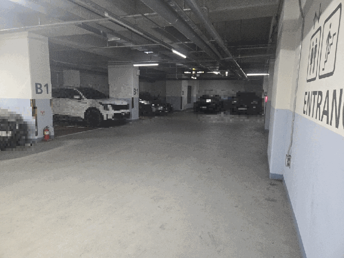 지하주차장 내부