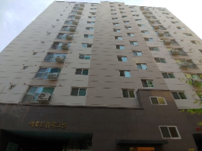 부동산 소재 건물 전체 전경