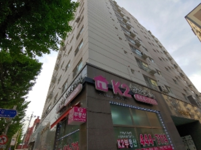 부동산 소재 건물 전체 전경