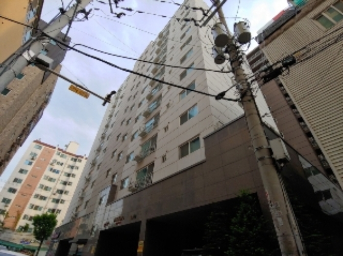 부동산 소재 건물 전체 전경