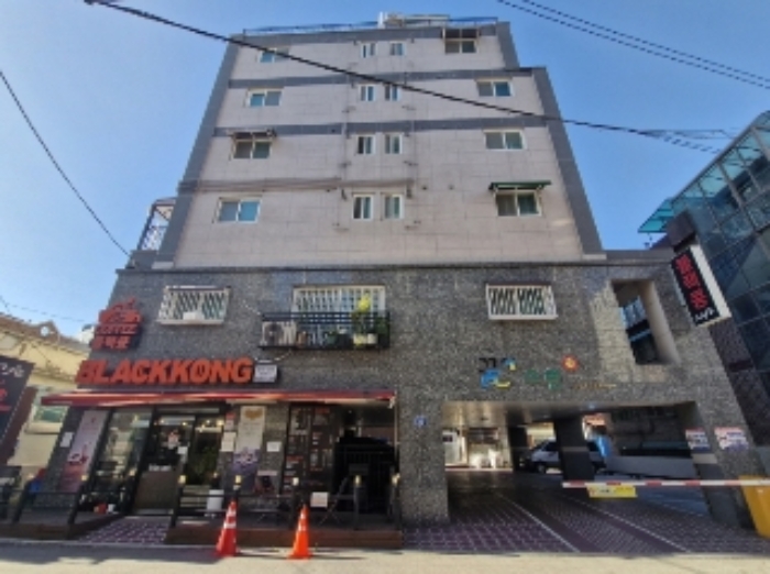 건물 전경