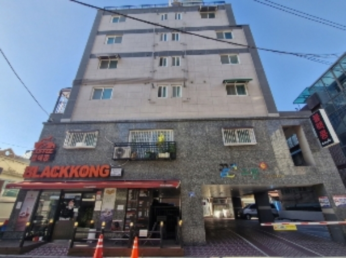 건물 전경