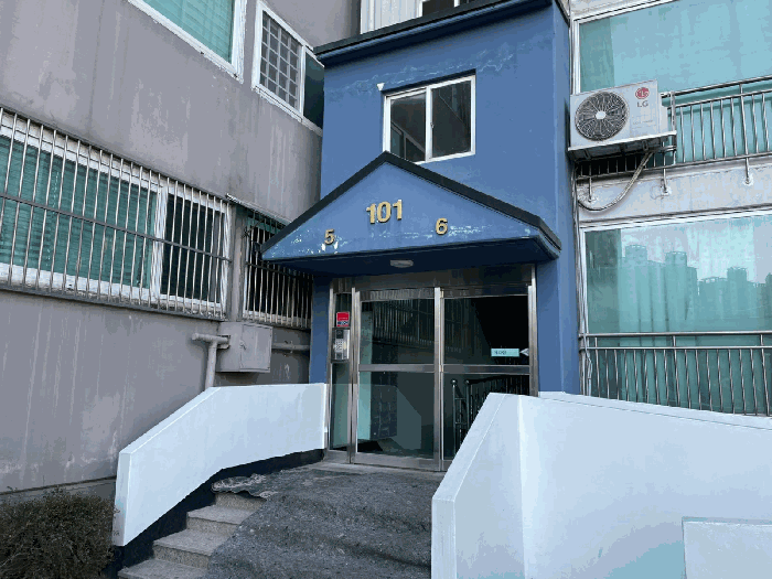 본건 1층 주출입구 모습