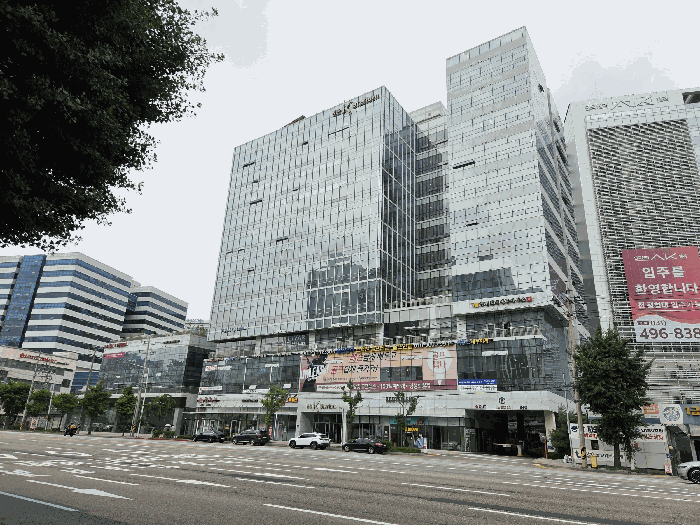 본건 외부전경 (동측에서 촬영)