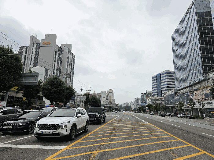 본건 남동측 도로변 주위환경