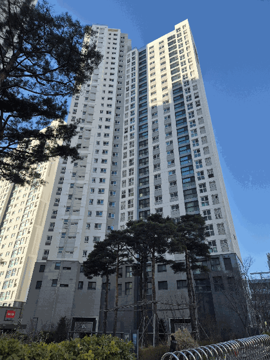 107동 전경 - 남측에서 촬영