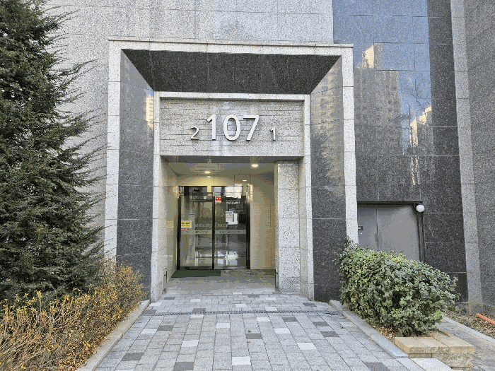 107동 1,2라인 공동 출입문
