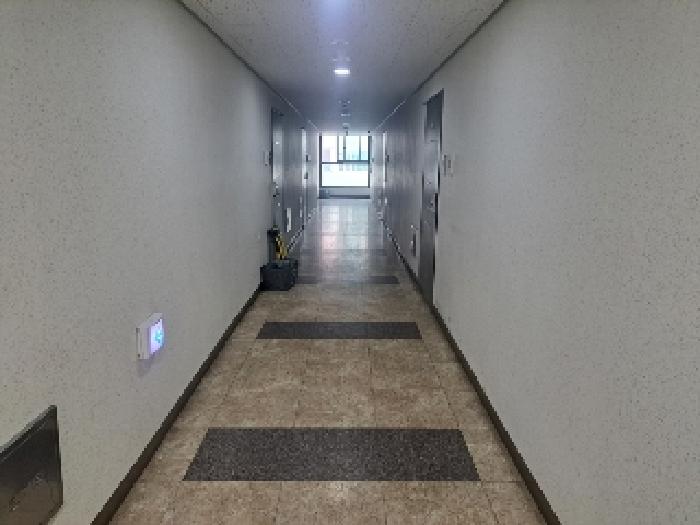 세대 앞 복도공간