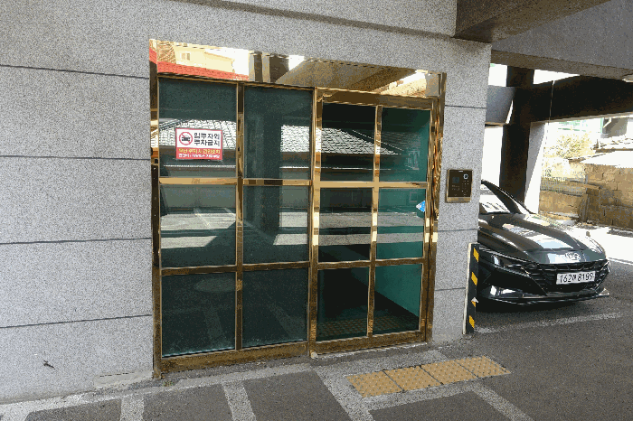 공용 출입구 (남측)