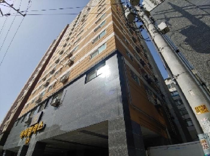 부동산 소재 건물 전체 전경