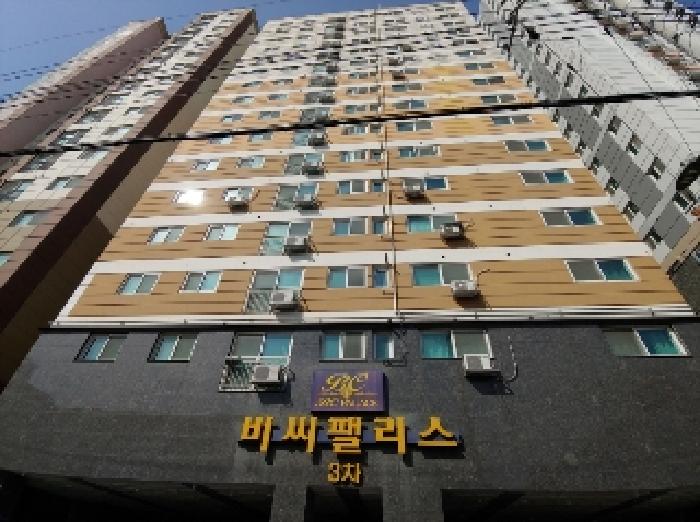 부동산 소재 건물 전체 전경