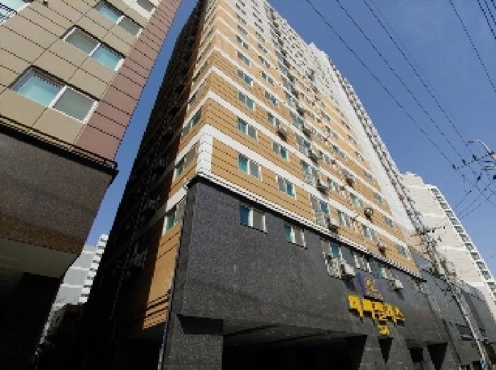부동산 소재 건물 전체 전경