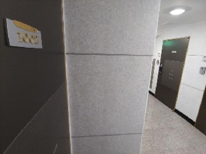 부동산 앞 복도 공간