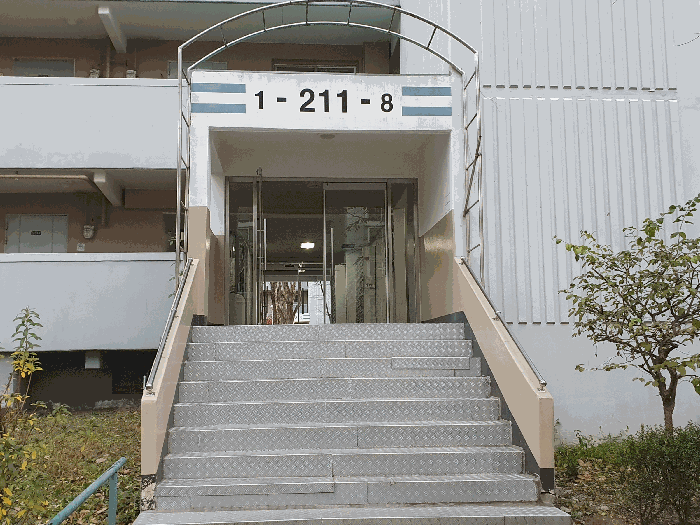 본건물 1-8호라인 공동 출입구