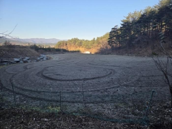 본건 동측에서 찍은 사진