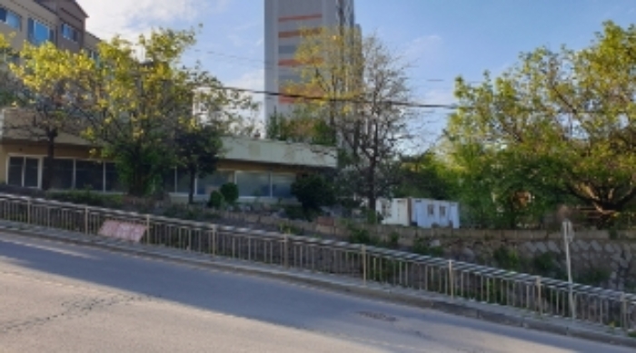 본건 근거리에서 촬영한 것임