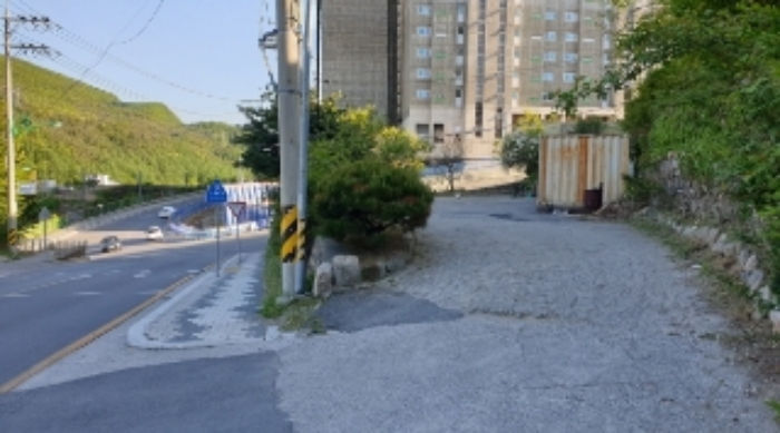 본건 근거리에서 촬영한 것임