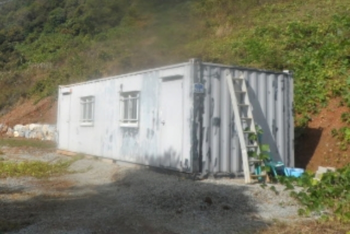 본건 지상에 소재하는 것으로 보이는 제시외 이동가능한 컨테이너