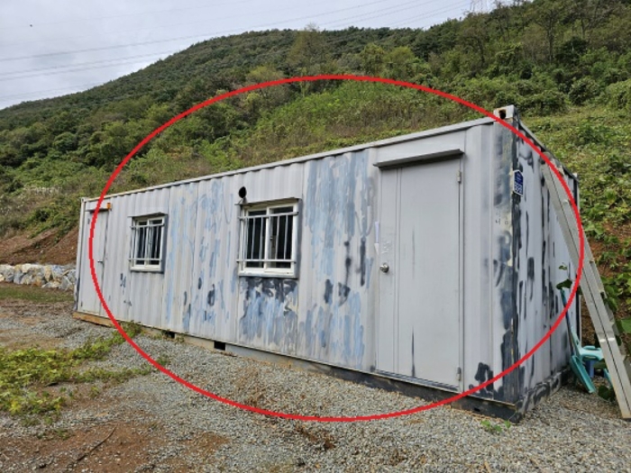 본건 지상 소재 컨테이너