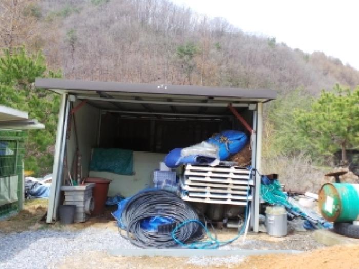 기호 1번 지상에 소재하는 것으로 보이는 제시외 조립식판넬조 판넬지붕 창고