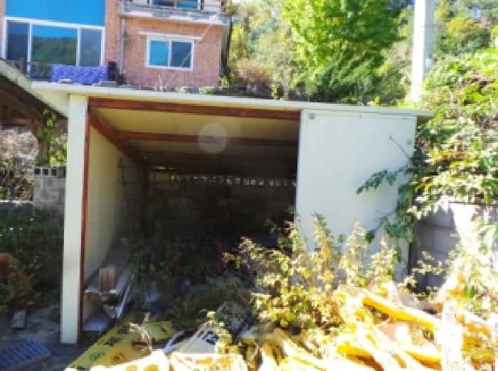 기호 2번 지상에 소재하는 것으로 보이는 제시외 조립식판넬조 판넬지붕 창고